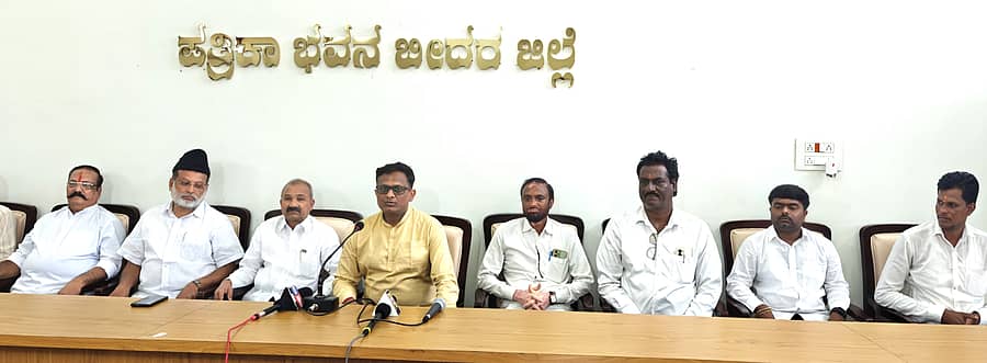 ಜಿಲ್ಲಾ ಆರ್ಯ ಈಡಿಗ ಸಮಾಜದ ಜಿಲ್ಲಾಧ್ಯಕ್ಷ ಡಾ.ರಾಜಶೇಖರ ಸೇಡಂಕರ್ ಮಾತನಾಡಿದರು