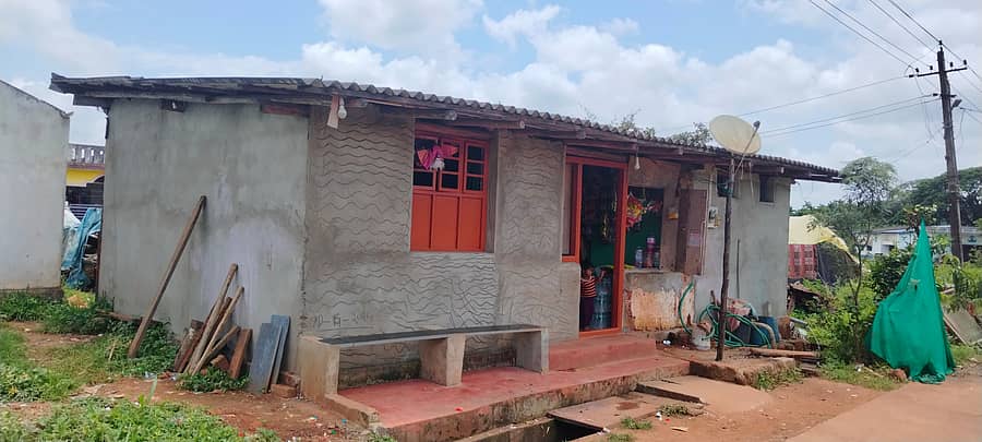 ಫಲಾನುಭವಿಯೊಬ್ಬರು ಎಣ್ಣೆಗಾಣ ತೆರೆಯಲು ಸಿದ್ಧತೆ ಮಾಡಿಕೊಂಡಿರುವ ಶೆಡ್