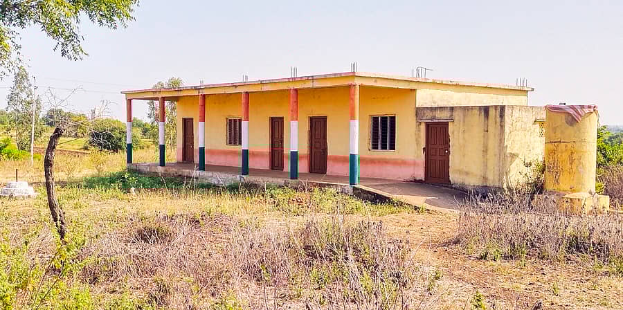 ಹುಲಸೂರ ಸಮೀಪದ ಕೊಂಗಳಿ ಗ್ರಾಮದ ಕನ್ನಡ ಮಾಧ್ಯಮ ಸರ್ಕಾರಿ ಕಿರಿಯ ಪ್ರಾಥಮಿಕ ಶಾಲೆಯ 10 ವರ್ಷಗಳಿಂದ ಬಂದ್ ಆಗಿದೆ