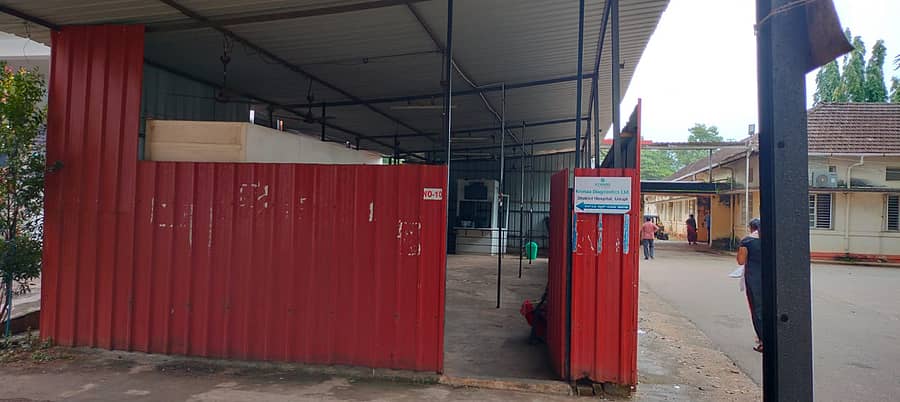 ವೈದ್ಯರ ಮುಷ್ಕರದ ಪರಿಣಾಮವಾಗಿ ಉಡುಪಿಯ ಜಿಲ್ಲಾಸ್ಪತ್ರೆಯ ಹೊರರೋಗಿ ವಿಭಾಗವು ಶನಿವಾರ ಜನರಿಲ್ಲದೆ ಬಿಕೋ ಅನ್ನುತ್ತಿತ್ತು