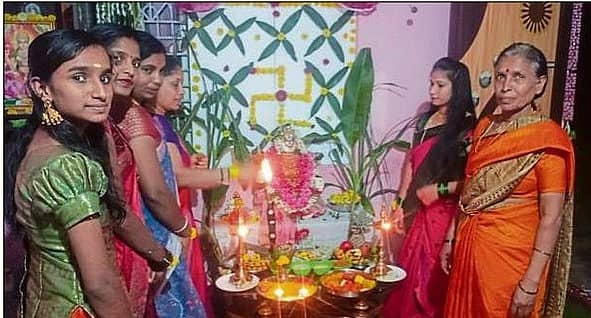 <div class="paragraphs"><p>ಶನಿವಾರಸಂತೆ ಸಮೀಪದ ಕಣಿವೆಬಸವನಹಳ್ಳಿ ಗ್ರಾಮದ ದಿವ್ಯಲತಾ ಎಂಬುವವರ ಮನೆಯಲ್ಲಿ ಪೂಜೆಯಲ್ಲಿ ಪಾಲ್ಗೊಂಡ ಮಹಿಳೆಯರು</p></div><div class="paragraphs"></div><div class="paragraphs"><p><br></p></div>