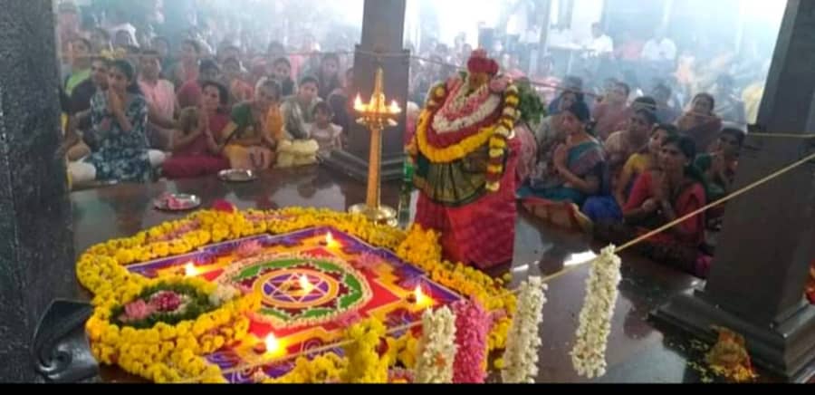 ಸೋಮವಾರಪೇಟೆ ಕಕ್ಕೆಹೊಳೆ ಬಳಿಯಿರುವ ಮುತ್ತಪ್ಪ ಸ್ವಾಮಿ ಮತ್ತು ಅಯ್ಯಪ್ಪ ಸ್ವಾಮಿ ದೇವಾಲಯದಲ್ಲಿ ಭಗವತಿ ದೇವಿಗೆ ಕರ್ಕಾಟಕ ಮಾಸದ ದುರ್ಗಾ ದೀಪ ನಮಸ್ಕಾರ ಪೂಜೆ ಗುರುವಾರ ಸಂಪನ್ನಗೊಂಡಿತು