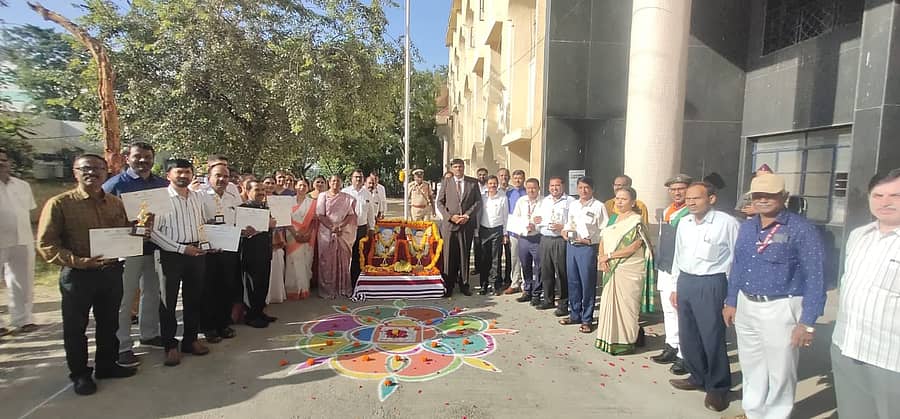 ಮುಳಬಾಗಿಲು ಸರ್ಕಾರಿ ಕೈಗಾರಿಕಾ ತರಬೇತಿ ಸಂಸ್ಥೆಗೆ ತರಬೇತಿ ಸಂಸ್ಥೆ ಉತ್ತಮ ಗ್ರೇಡಿಂಗ್ ಪ್ರಶಸ್ತಿಯನ್ನು ಪಡೆದಿದೆ.