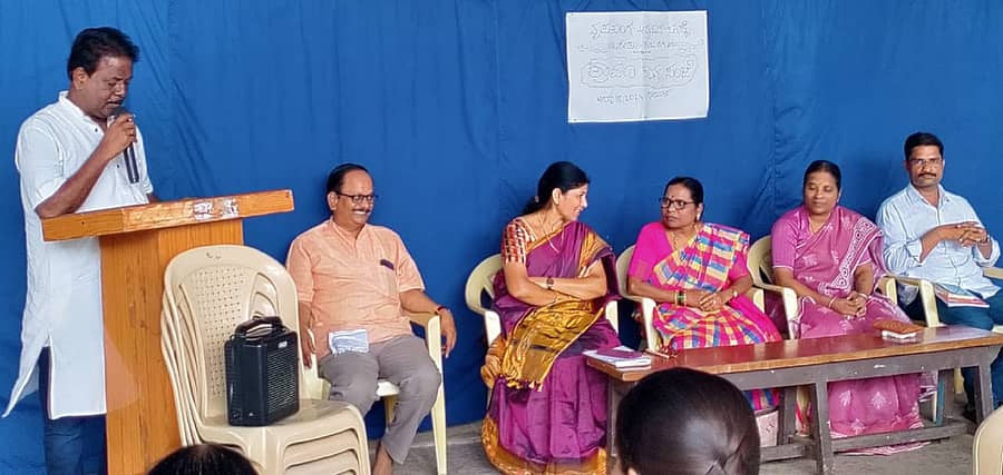 ಸೇಡಂನಲ್ಲಿ ಭಾನುವಾರ ನಡೆದ ಶ್ರಾವಣ ಕಾವ್ಯ ಸಂಜೆ ಕಾರ್ಯಕ್ರಮದಲ್ಲಿ ಕನ್ನಡ ಸಾಹಿತ್ಯ ಪರಿಷತ್ತು ಜಿಲ್ಲಾ ಘಟಕದ ಮಾಜಿ ಅಧ್ಯಕ್ಷ ಮಹಿಪಾಲರೆಡ್ಡಿ ಮುನ್ನೂರು ಮಾತನಾಡಿದರು