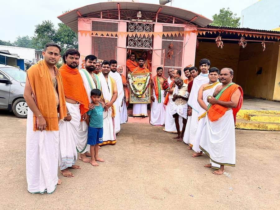 ನಾರಾಯಣಪುರದ ರಾಘವೇಂದ್ರಸ್ವಾಮಿ ಮಠದಲ್ಲಿ ಮಂಗಳವಾರ ರಾಘವೇಂದ್ರಸ್ವಾಮಿಗಳ 353ನೇ ಆರಾಧನಾ ಮಹೋತ್ಸವಕ್ಕೆ ಚಾಲನೆ ನೀಡಲಾಯಿತು