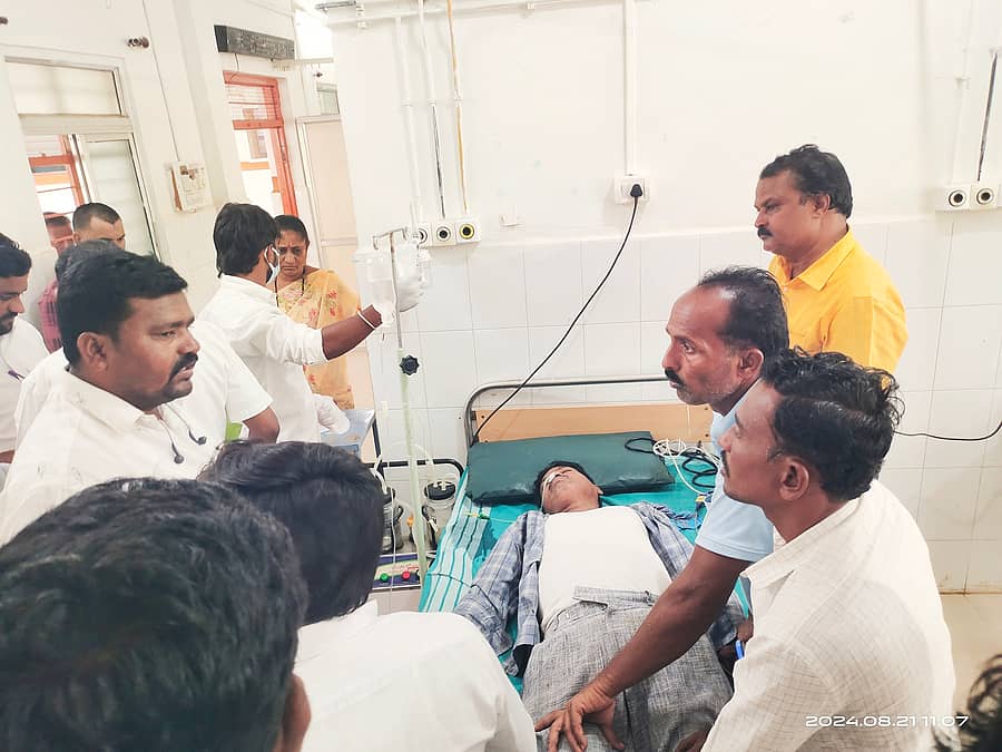 ವಿಷ ಸೇವಿಸಿ ಆತ್ಮಹತ್ಯೆಗೆ ಯತ್ನಿಸಿದ ಬಿಲ್ ಕಲೆಕ್ಟರ್ ಯಲ್ಲಪ್ಪ ಅರಳಗುಂಡಗಿ ಅವರಿಗೆ ಸುರಪುರದ ಸರ್ಕಾರಿ ಆಸ್ಪತ್ರೆಯಲ್ಲಿ ಪ್ರಥಮ ಚಿಕಿತ್ಸೆ ನೀಡಲಾಯಿತು