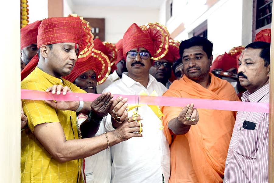 ಜಮಖಂಡಿ ನಗರಸಭೆಯಲ್ಲಿ ನೂತನ ಅಧ್ಯಕ್ಷ ಉಪಾಧ್ಯಕ್ಷರ ಪದಗ್ರಹಣ ಸಮಾರಂಭದಲ್ಲಿ ಅಧ್ಯಕ್ಷರ ಕೊಠಡಿಯನ್ನು ಮಾಜಿ ಶಾಸಕ ಆನಂದ ನ್ಯಾಮಗೌಡ ಉದ್ಘಾಟಿಸಿದರು