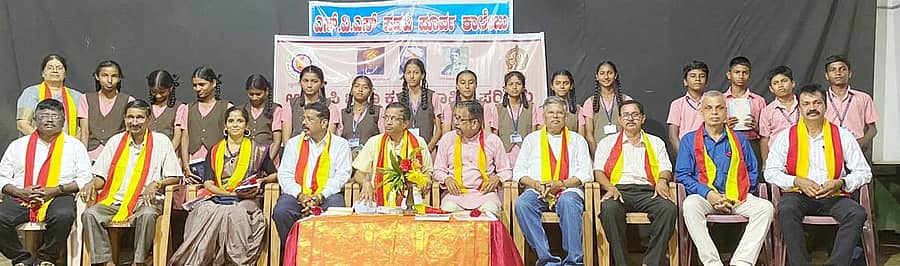 ಕಟಪಾಡಿ ಎಸ್ವಿಎಸ್ ಪ.ಪೂ.ಕಾಲೇಜಿನ ಪ್ರೌಢಶಾಲಾ ವಿದ್ಯಾರ್ಥಿಗಳಿಗೆ ಏರ್ಪಡಿಸಿದ್ದ ಪ್ರಬಂಧ ಸ್ಫರ್ಧಾ ವಿಜೇತರಿಗೆ ಬಹುಮಾನ ವಿತರಿಸಲಾಯಿತು