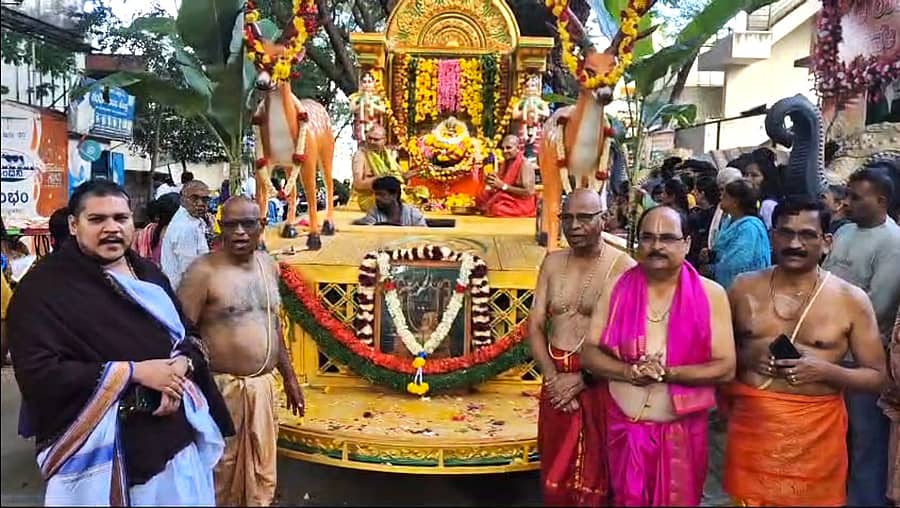 ಕೆಂಗೇರಿ ಉಪನಗರದ ರಾಘವೇಂದ್ರ ಸ್ವಾಮಿಗಳ ಮಠದಲ್ಲಿ ರಾಘವೇಂದ್ರ ಸ್ವಾಮಿಗಳ 353ನೇ ಆರಾಧನಾ ಮಹೋತ್ಸವ ನೆರವೇರಿತು. 