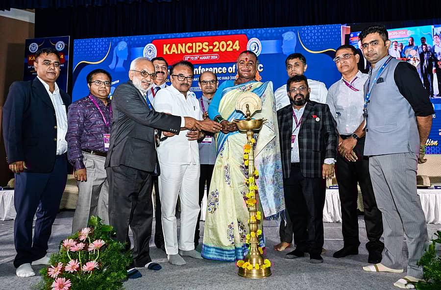 <div class="paragraphs"><p>ಕಲಬುರಗಿಯಲ್ಲಿ ‘ಕ್ಯಾನ್ಸಿಪ್ಸ್–2024’ ಎರಡು ದಿನಗಳ ಸಮ್ಮೇಳನವನ್ನು ಜಾನಪದ ಕಲಾವಿದೆ ಮಂಜಮ್ಮ ಜೋಗತಿ ಉದ್ಘಾಟಿಸಿದರು. </p></div>