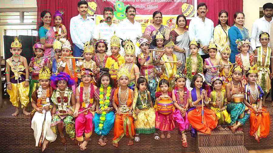 ಜಯಂಟ್ಸ್ ಗ್ರೂಪ್ ಆಫ್ ಉಡುಪಿ ವತಿಯಿಂದ ಶ್ರೀ ಕೃಷ್ಣ ಜನ್ಮಾಷ್ಟಮಿ ಅಂಗವಾಗಿ ಮುದ್ದು ಕೃಷ್ಣ - ಮುದ್ದು ರಾಧೆ ಸ್ಪರ್ಧೆಯನ್ನು ಈ ಬಾರಿ ಬೈಲೂರಿನ ವಾಸುದೇವ ಕೃಪಾ ವಿದ್ಯಾಮಂದಿರ ಆಂಗ್ಲ ಮಾಧ್ಯಮ ಶಾಲೆಯಲ್ಲಿ ಹಮ್ಮಿಕೊಳ್ಳಲಾಗಿತ್ತು