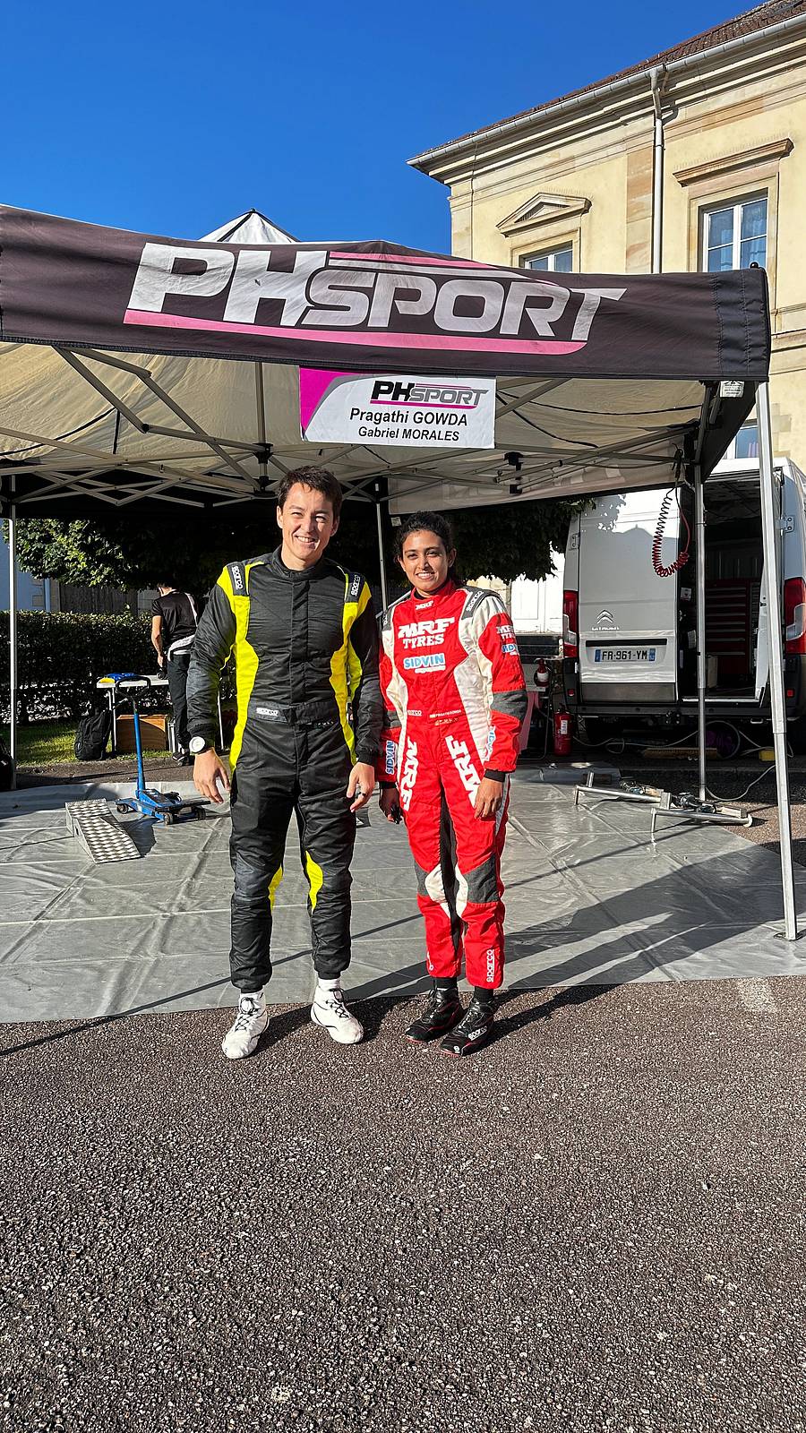 ಫ್ರೆಂಚ್ನ ಸಹ ಚಾಲಕ ಗೇಬ್ರಿಯಲ್ ಮೊರೇಲ್ಸ್ ಅವರೊಂದಿಗೆ ಬೆಂಗಳೂರಿನ ಪ್ರಗತಿ ಗೌಡ