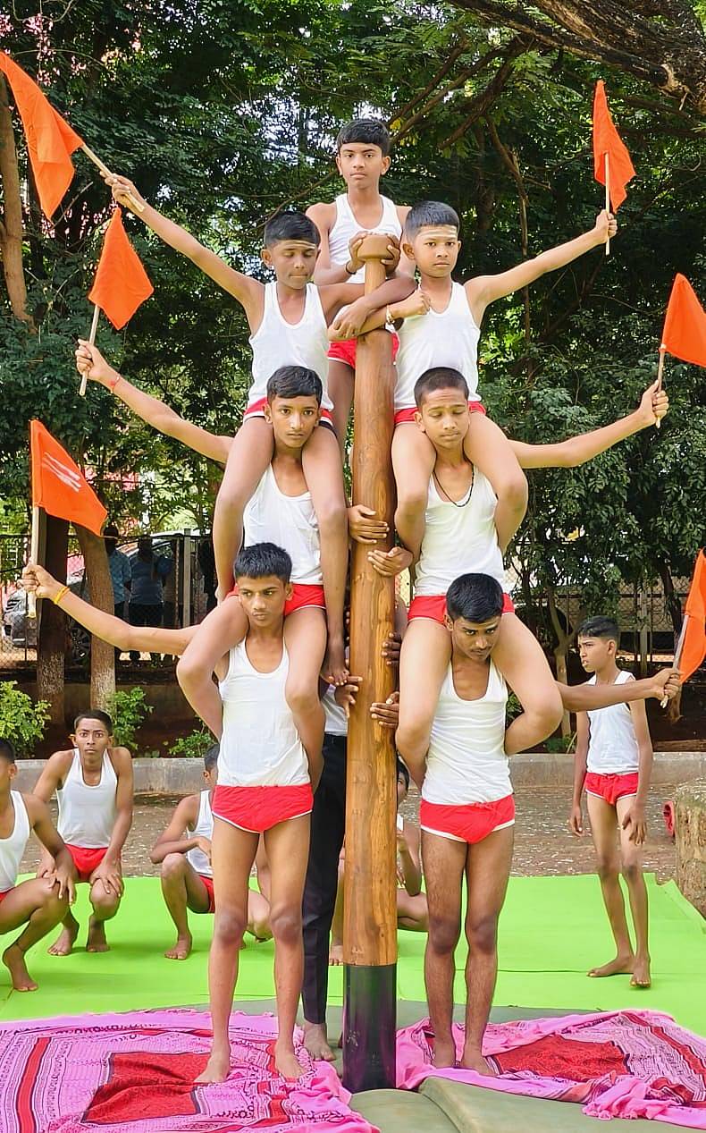 ವಿದ್ಯಾರ್ಥಿಗಳು ಪ್ರದರ್ಶಿಸಿದ ಮಲ್ಲಕಂಬ ಪ್ರದರ್ಶನ ಗಮನ ಸೆಳೆಯಿತು