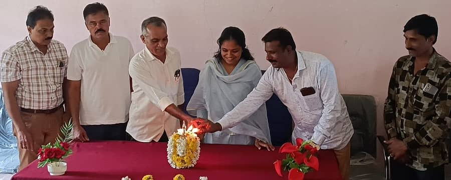 ಸಾಮಾಜಿಕ ಭದ್ರತಾ ಯೋಜನೆಗಳ ನೋಂದಣಿ ಪ್ರಕ್ರಿಯೆಗೆ ಪಂಚಾಯಿತಿ ಅಧ್ಯಕ್ಷ ಅಬುಬಕರ್ ಕುಟ್ಟಿ ಚಾಲನೆ ನೀಡಿದರು