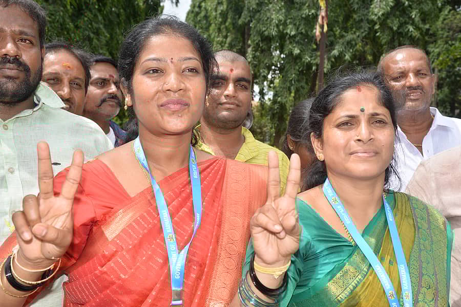 ಕೋಲಾರ ನಗರಸಭೆ ನೂತನ ಅಧ್ಯಕ್ಷೆ ಲಕ್ಷ್ಮಿದೇವಮ್ಮ (ಬಲಬದಿ) ಹಾಗೂ ಉಪಾಧ್ಯಕ್ಷೆ ಸಂಗೀತಾ