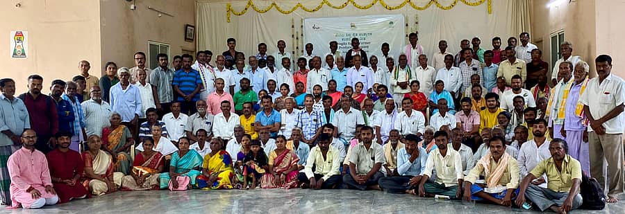 ತೋವಿನಕೆರೆ ಚಂದ್ರನಾಥಸ್ವಾಮಿ ದೇವಾಲಯದ ಅವರಣದಲ್ಲಿ ನೇಗಿಲ ಸಿದ್ಧ ರೈತ ಉತ್ಪಾದಕ ಕಂಪನಿ ಸಾಮಾನ್ಯ ಸಭೆ ನಡೆಯಿತು 