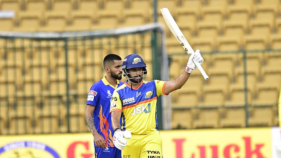 ಅರ್ಧಶತಕ ಗಳಿಸಿದ ಕರುಣ್ ನಾಯರ್ ಸಂಭ್ರಮ