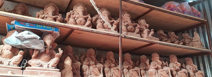 ಮಹಾಲಿಂಗಪುರ ಸಮೀಪದ ರನ್ನಬೆಳಗಲಿಯಲ್ಲಿ ಮಣ್ಣಿನಿಂದ ತಯಾರಿಸಲಾಗಿರುವ ಗಣೇಶ ಮೂರ್ತಿಗಳು