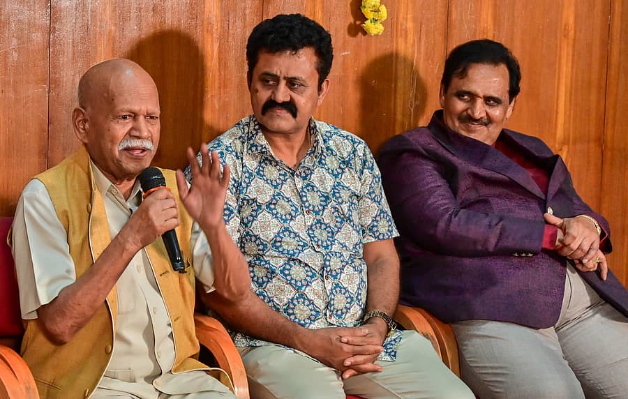 ಕಾರ್ಯಕ್ರಮದಲ್ಲಿ ಹಂ.ಪ. ನಾಗರಾಜಯ್ಯ ಮಾತನಾಡಿದರು. ಎ.ಆರ್. ಗೋವಿಂದಸ್ವಾಮಿ ಮತ್ತು ಎನ್.ಆರ್. ನಾಯಕ್ ಉಪಸ್ಥಿತರಿದ್ದರು  –ಪ್ರಜಾವಾಣಿ ಚಿತ್ರ