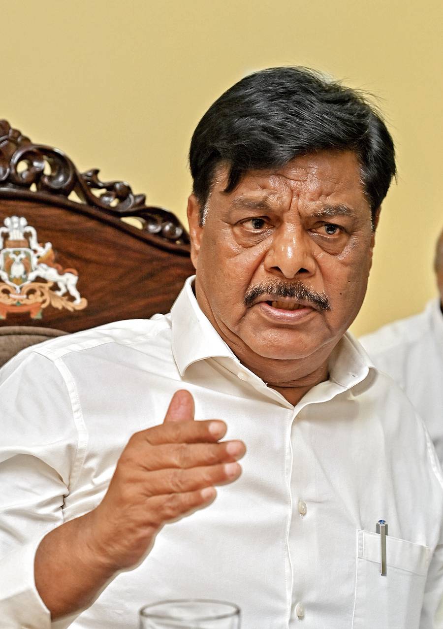 ಮೈಸೂರಿನ ಜಲದರ್ಶಿನಿಯಲ್ಲಿ ಉಸ್ತುವಾರಿ ಸಚಿವ ಡಾ. ಎಚ್.ಸಿ. ಮಹದೇವಪ್ಪ ಅವರು ಪತ್ರಿಕಗೋಷ್ಠಿಯಲ್ಲಿ ಮಾತನಾಡಿದರು. ಪ್ರಜಾವಾಣಿ ಚಿತ್ರ.