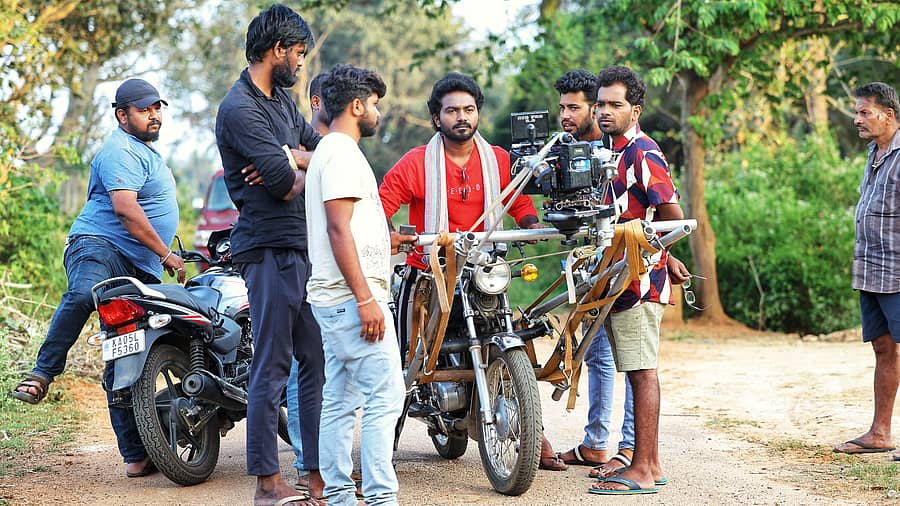 ‘ಶಾಲಿವಾಹನ ಶಕೆ’ ಸಿನಿಮಾದ ಚಿತ್ರೀಕರಣದ ದೃಶ್ಯ