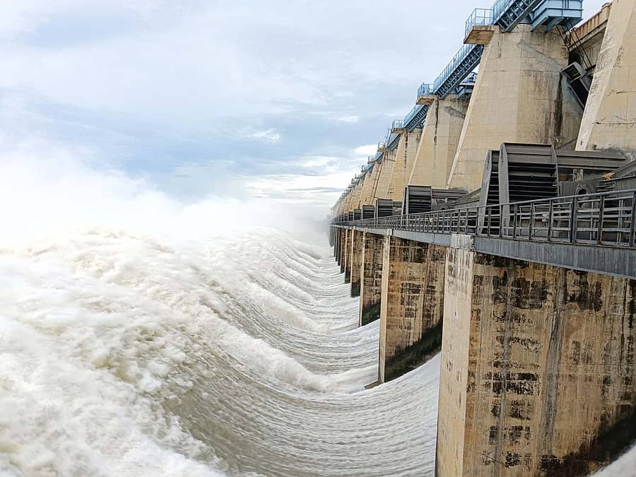 ನಾರಾಯಣಪುರ ಶುಕ್ರವಾರ ಬಸವಸಾಗರದ 30 ಕ್ರಸ್ಟ್ಗೇಟ್ಗಳಿಂದ ನೀರು ಹರಿಸಲಾಯಿತು