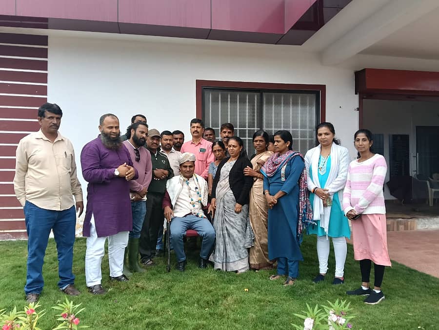 ಸುಂಟಿಕೊಪ್ಪ ಗ್ರಾಮ ಪಂಚಾಯಿತಿ ವತಿಯಿಂದ ಎಸ್.ಎನ್.ಡಿ.ಪಿ ಘಟಕದ ಅಧ್ಯಕ್ಷರಾಗಿ ಆಯ್ಕೆಯಾದ ಪ್ರಸಾದ್ ಕುಟ್ಟಪ್ಪ ಅವರನ್ನು ಸನ್ಮಾನಿಸಿದರು