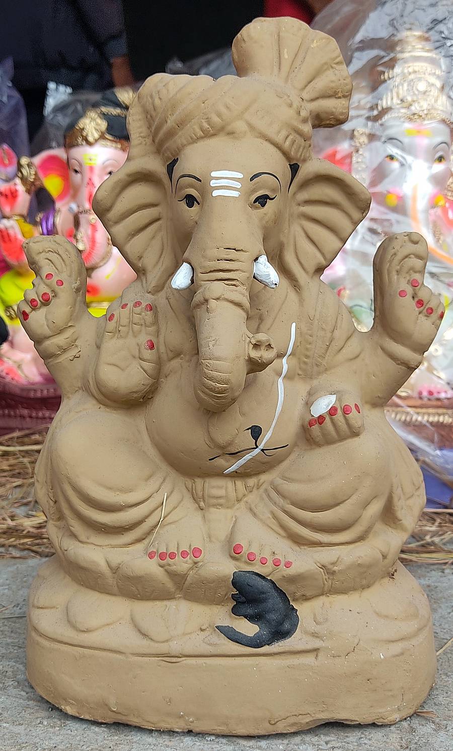 ಯಳಂದೂರು ಪಟ್ಟಣದಲ್ಲಿ ಗೌರಿ-ಗಣೇಶ ಚತುರ್ಥಿಗೆ ಸಿದ್ಧವಾದ ಲಂಬೋಧರನ ವಿಗ್ರಹಗಳು