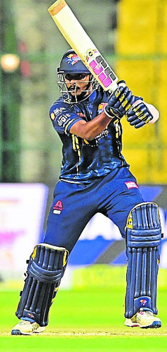 <div class="paragraphs"><p>ಗುಲ್ಬರ್ಗ ಮಿಸ್ಟಿಕ್ಸ್ ವಿರುದ್ಧದ ಸೆಮಿಫೈನಲ್‌ ಪಂದ್ಯದಲ್ಲಿ ಅಜೇಯ 89 ರನ್ ಗಳಿಸಿದ ಬೆಂಗಳೂರು ಬ್ಲಾಸ್ಟರ್ಸ್‌ ತಂಡದ ಚೇತನ್ ಎಲ್. ಆರ್‌.</p></div>