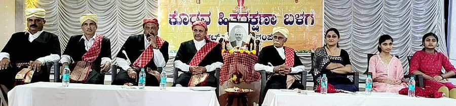 ಗೋಣಿಕೊಪ್ಪಲು ಕೊಡವ ಸಮಾಜದಲ್ಲಿ ನಡೆದ ಕಕ್ಕಡ ಪದ್'ನೆಟ್ಟ್ ಕಾರ್ಯಕ್ರಮದಲ್ಲಿ ಬಾಂಡ್ ಗಣಪತಿ, ಕಾಳಿಮಾಡ ಮೋಟಯ್ಯ ಪಾಲ್ಗೊಂಡಿದ್ದರು