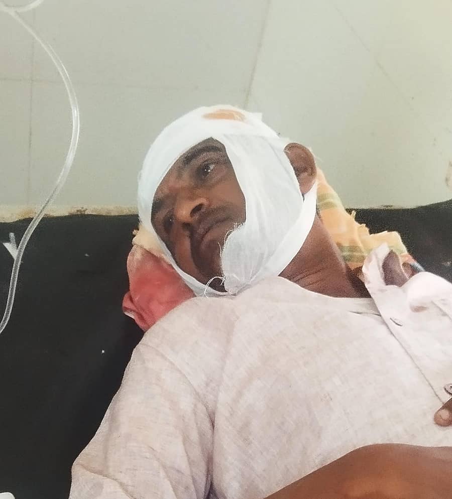 ಕಳ್ಳನಿಂದ ಹಲ್ಲೆಗೆ ಒಳಗಾದ ನೀಲಪ್ಪ ಮುದಗಲ್ನ ಸಮುದಾಯ ಆರೋಗ್ಯ ಕೇಂದ್ರದಲ್ಲಿ ಚಿಕಿತ್ಸೆ ಪಡೆಯುತ್ತಿದ್ದಾರೆ