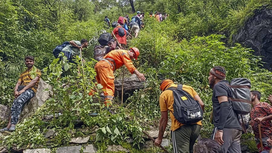 <div class="paragraphs"><p>ಕೇದರನಾಥದಲ್ಲಿ ಮುಂದುವರಿದ ರಕ್ಷಣಾ ಕಾರ್ಯಾಚರಣೆ</p></div>