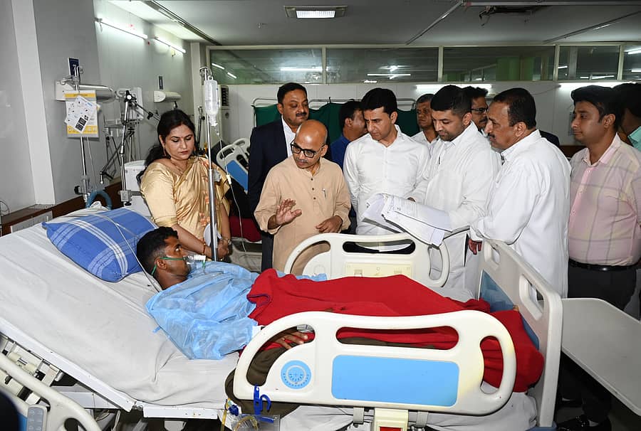 <div class="paragraphs"><p>ಶಿವಾಜಿನಗರದಲ್ಲಿರುವ ಬೌರಿಂಗ್ ಆಸ್ಪತ್ರೆಗೆ ಸೋಮವಾರ ಭೇಟಿನೀಡಿದ ಸಚಿವ ಡಾ.ಶರಣ ಪ್ರಕಾಶ ಪಾಟೀಲ ರೋಗಿಗಳ ಆರೋಗ್ಯವನ್ನು ವಿಚಾರಿಸಿದರು. ಶಾಸಕ ರಿಜ್ವಾನ್ ಅರ್ಷದ್ ಜತೆಗಿದ್ದರು</p></div>