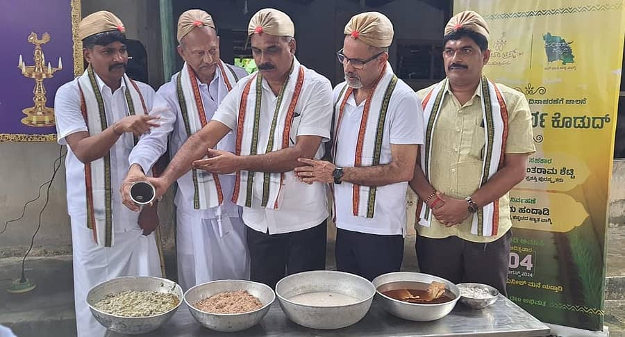 ಯಡ್ತಾಡಿಯಲ್ಲಿ ಭಾನುವಾರ ನಡೆದ ವಿಶ್ವ ಕುಂದಾಪ್ರ ಕನ್ನಡ ದಿನಾಚರಣೆಗೆ ಶಾಸಕ ಕಿರಣ್ ಕುಮಾರ್ ಕೊಡ್ಗಿ ಚಾಲನೆ ನೀಡಿದರು.