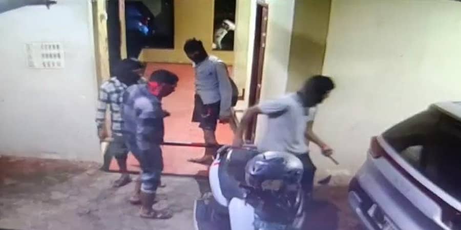 ಸಿ.ಸಿ.ಟಿ.ವಿ. ಕ್ಯಾಮೆರಾದಲ್ಲಿ ದಾಖಲಾಗಿರುವ ದೃಶ್ಯ