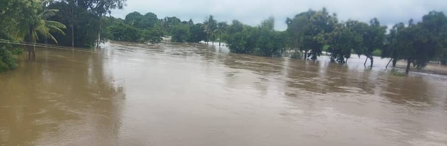 ನರಗುಂದ ತಾಲ್ಲೂಕಿನ ಕೊಣ್ಣೂರ ಸುತ್ತ ಮಲಪ್ರಭಾ ನದಿ ಪ್ರವಾಹದ ನೀರು ಸುತ್ತುವರಿದಿದೆ