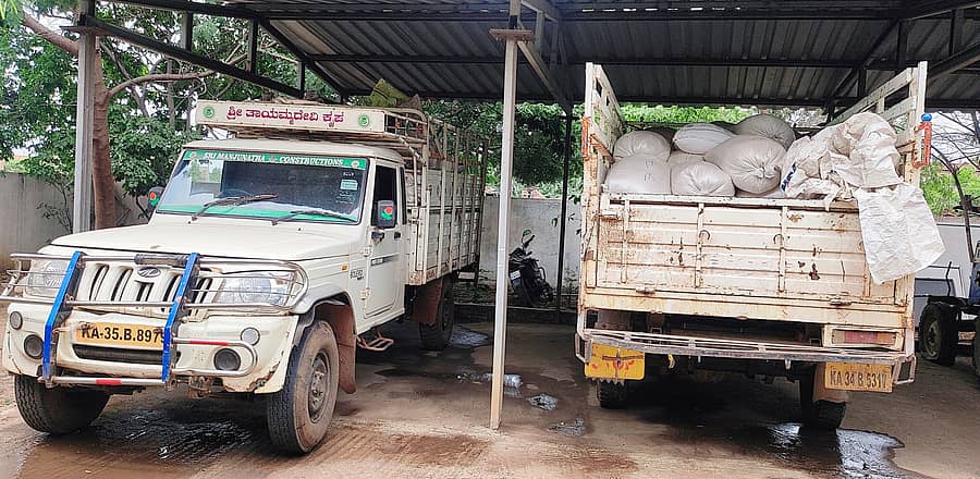 ಕುಡತಿನಿ ಪೊಲೀಸರು ಅಕ್ರಮವಾಗಿ ಪಡಿತರ ಅಕ್ಕಿಯನ್ನು ಸಾಗಿಸುತ್ತಿದ್ದ ವಾಹನಗಳನ್ನು ಸರಕು ಸಮೇತ ವಶಕ್ಕೆ ಪಡೆದಿದ್ದಾರೆ