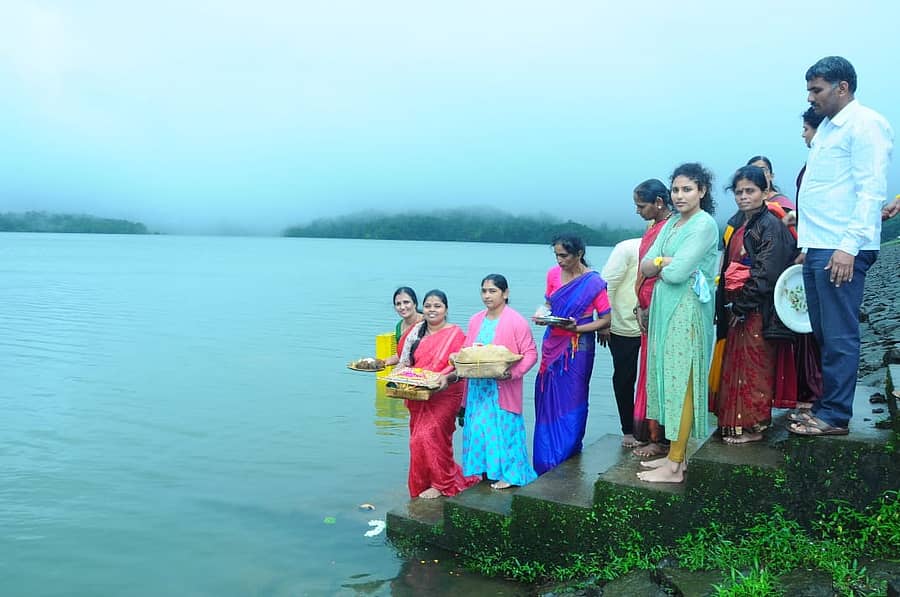 ಹೊಸನಗರ ತಾಲ್ಲೂಕಿನ ಚಕ್ರಾ, ಸಾವೇಹಕ್ಕಲು ಜಲಾಶಯಗಳಿಗೆ ಶುಕ್ರವಾರ ಬಾಗಿನ ಅರ್ಪಿಸಲಾಯಿತು