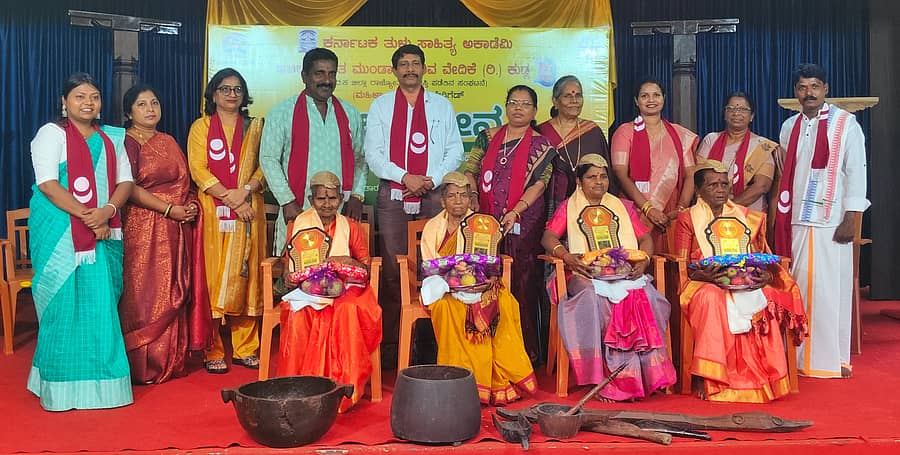 ಕೃಷಿ ಕಸುಬಿನಲ್ಲಿ ತೊಡಗಿಸಿಕೊಂಡಿರುವ ಲೀಲಾ, ಸುರ್ಯೆದಿ, ಮೋಹಿನಿ, ಇಂದಿರಾ ಅವರನ್ನು ಕಾರ್ಯಕ್ರಮದಲ್ಲಿ ಸನ್ಮಾನಿಸಲಾಯಿತು. ಡಾ.ಅಲ್ಕಾ ಸಿ.ಭಟ್, ರೋಹಿತ್ ಉಳ್ಳಾಲ್, ತಾರಾನಾಥ ಗಟ್ಟಿ ಕಾಪಿಕಾಡ್, ಇಂದಿರ ಹೆಗ್ಡೆ, ಚಂದ್ರಪ್ರಭಾ ಶೇಖರ್, ಅನಿತಾ ದಯಾಕರ್, ರತ್ನಾವತಿ ರಂಜನ್, ಲತಾ ಎಸ್.ಬಿ., ಚೈತ್ರಾ ಮುಲ್ಲಕಾಡ್, ರವಿ ಕುದ್ಮುಲ್ ಗಾರ್ಡನ್ ಭಾಗವಹಿಸಿದ್ದರು