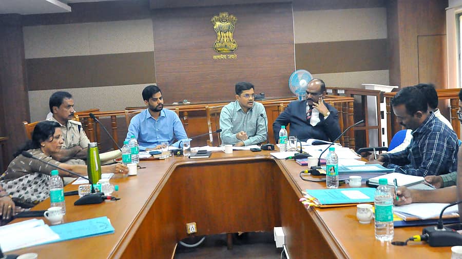 ಕೊಪ್ಪಳದಲ್ಲಿ ನಡೆದ ಸಮನ್ವಯ ಸಮಿತಿ ಸಭೆಯಲ್ಲಿ ಜಿಲ್ಲಾಧಿಕಾರಿ ನಲಿನ್‌ ಅತುಲ್‌ ಮಾತನಾಡಿದರು