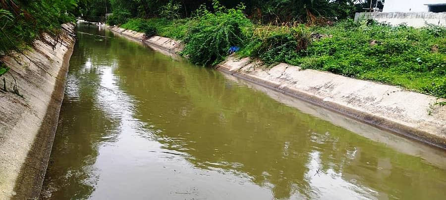 ಸಿಂಧನೂರು ತಾಲ್ಲೂಕು ವ್ಯಾಪ್ತಿಯಲ್ಲಿ ಬರುವ ಎಡದಂಡೆ ನಾಲೆಯ 40ನೇ ಉಪಕಾಲುವೆಯಲ್ಲಿ ಪೂರ್ಣ ಪ್ರಮಾಣದಲ್ಲಿ ನೀರು ಹರಿಯುತ್ತಿರುವುದು