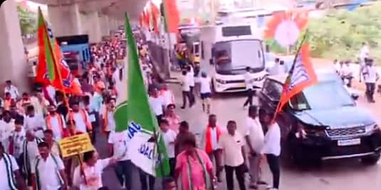 <div class="paragraphs"><p>ಕೆಂಗೇರಿಯಿಂದ ಆರಂಭವಾದ ಪಾದಯಾತ್ರೆಯಲ್ಲಿ ಬಿಜೆಪಿ– ಜೆಡಿಎಸ್‌ ಕಾರ್ಯಕರ್ತರು ಭಾಗಿಯಾಗಿದರು.</p></div>