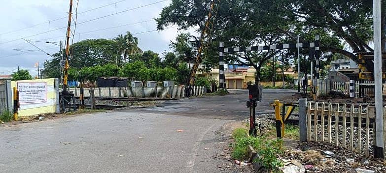ದೊಡ್ಡಬಳ್ಳಾಪುರ ತಾಲ್ಲೂಕಿನ ತಿರುಮಗೊಂಡನಹಳ್ಳಿ ರೈಲ್ವೆ ಗೇಟ್