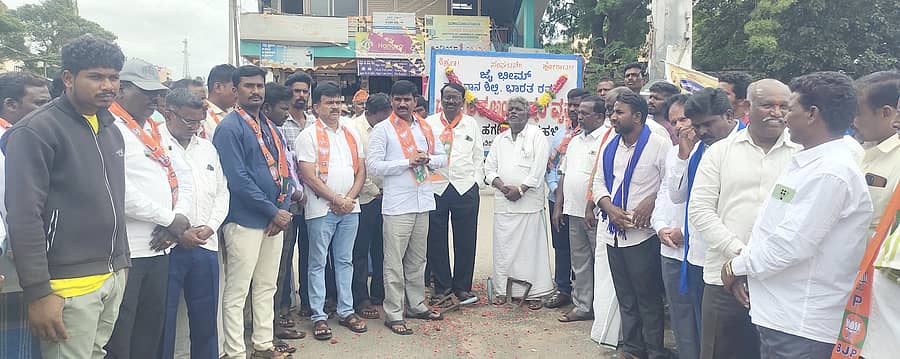 ಸುಪ್ರೀಂ ಕೋರ್ಟ್ ತೀರ್ಪು ಬೆಂಬಲಿಸಿ ಹಗರಿಬೊಮ್ಮನಹಳ್ಳಿಯಲ್ಲಿ ಬಿಜೆಪಿಯಿಂದ ವಿಜಯೋತ್ಸವ ಆಚರಿಸಲಾಯಿತು