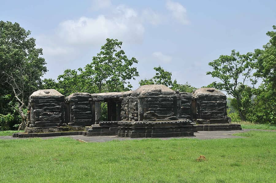 ಶಿರಾಳಕೊಪ್ಪ ಹತ್ತಿರದ ಬಂದಳಿಕೆ ಗ್ರಾಮದಲ್ಲಿರುವ ಪ್ರಾಚೀನ ಮಹಾನವಮಿ ದಿಬ್ಬ