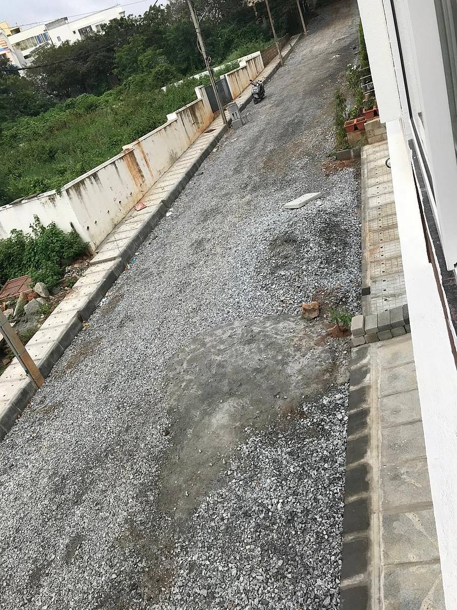 ಮುನ್ನಿರೆಡ್ಡಿ ಲೇಔಟ್ಗೆ ಸಂಪರ್ಕ ಕಲ್ಪಿಸುವ ರಸ್ತೆಯಲ್ಲಿ ದುಃಸ್ಥಿತಿ.