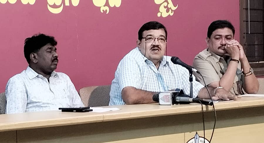 ಕಾರ್ಯಕ್ರಮದಲ್ಲಿ ಭೂಗರ್ಭ ಶಾಸ್ತ್ರಜ್ಞ ಉದಯ ಶಂಕರ್ ಮಾತನಾಡಿದರು