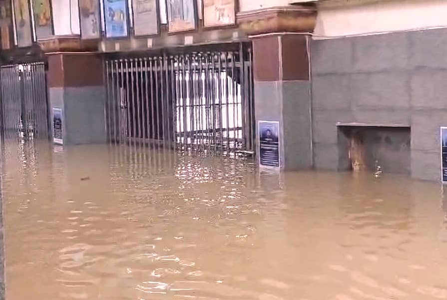 ಸೇಡಂ ತಾಲ್ಲೂಕು ಮಳಖೇಡ ಉತ್ತರಾದಿ ಮಠಕ್ಕೆ ಭಾನುವಾರ ಮಳೆ ನೀರು ನುಗ್ಗಿರುವುದು