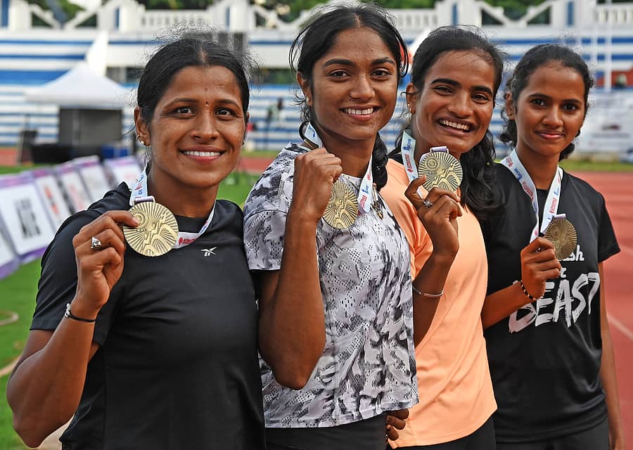 ಬೆಂಗಳೂರಿನಲ್ಲಿ ನಡೆದ ರಾಷ್ಟ್ರೀಯ ಓಪನ್ ಅಥ್ಲೆಟಿಕ್ಸ್‌ನ ರಿಲೆಯಲ್ಲಿ ಚಿನ್ನದ ಪದಕ ಜಯಿಸಿದ ಕರ್ನಾಟಕ ತಂಡ (ಎಡದಿಂದ) ಸ್ನೇಹಾ ಎಸ್‌ಎಸ್‌., ಕಾವೇರಿ ಪಾಟೀಲ, ಎ.ಟಿ. ದಾನೇಶ್ವರಿ, ಜ್ಯೋತಿಕಾ  –ಪ್ರಜಾವಾಣಿ ಚಿತ್ರ/ಪುಷ್ಕರ್ ವಿ.

