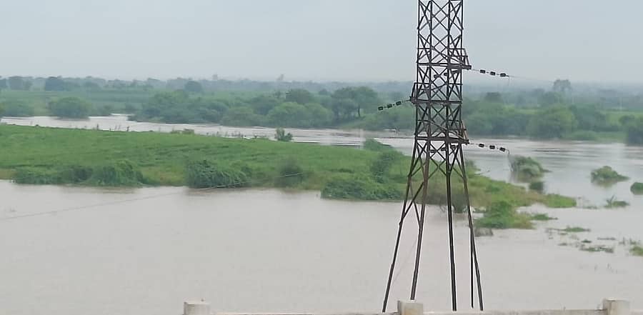 ಔರಾದ್ ತಾಲ್ಲೂಕಿನ ಕೌಠಾ ಬಳಿ ಮಾಂಜ್ರಾ ನದಿ ಮೈದುಂಬಿ ಹರಿಯುತ್ತಿದೆ